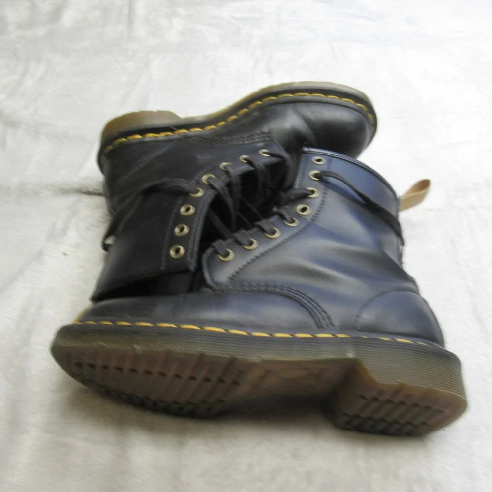 Dr Martens Boots Unisex M5 W6 Black Leather Felix Combat 8 Eye‎ Lightly Used.
